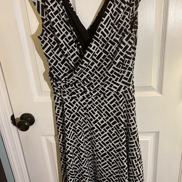 White House black market Geometric print faux wrap v-neck dress sz14 - Picture 4 of 4